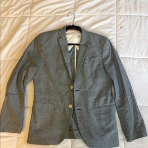 gray patterned suit in good condition